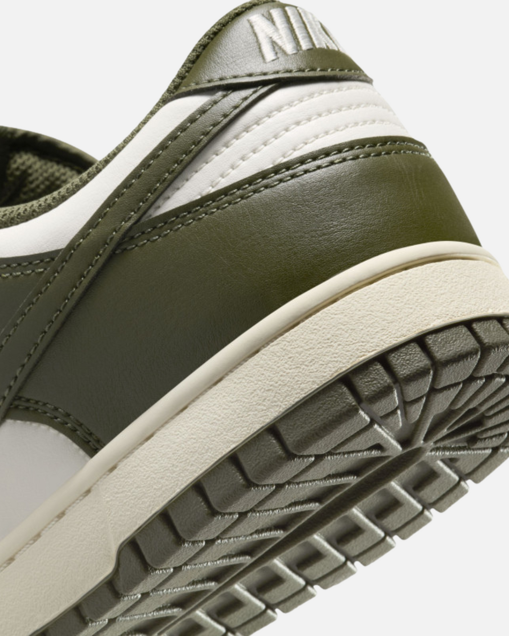 Nike Dunk Low Retro - Kaki/Blanc