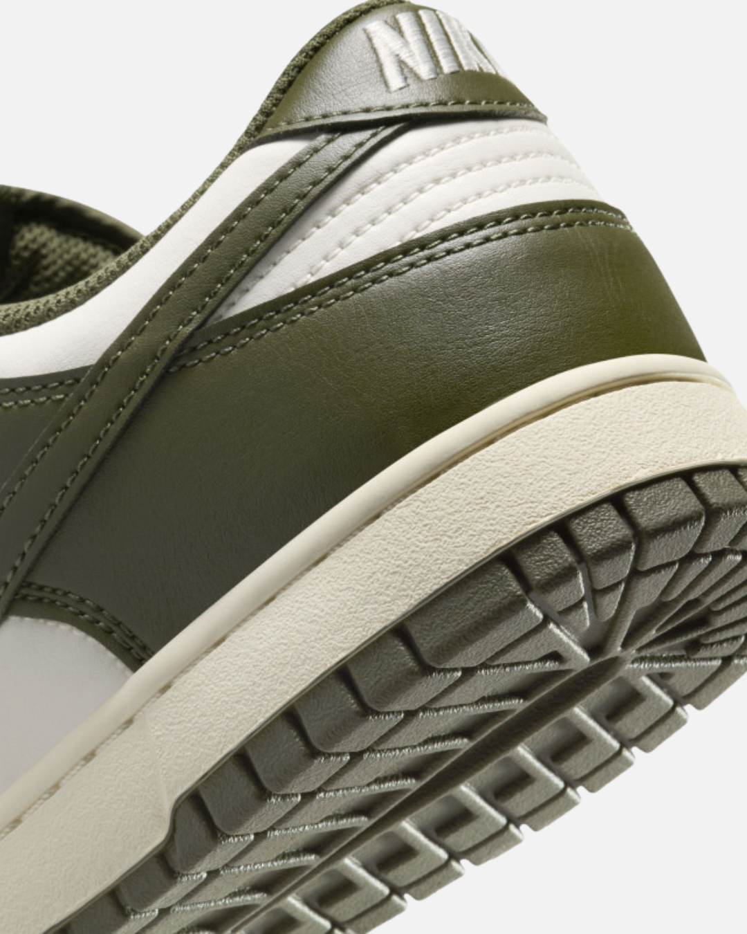 Nike Dunk Low Retro - Kaki/Blanc