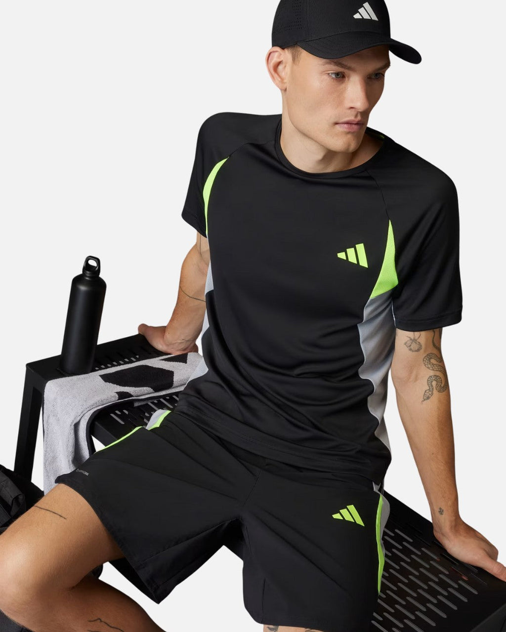 T-shirt Adidas Tech Apparel Colorblock - Noir/Vert